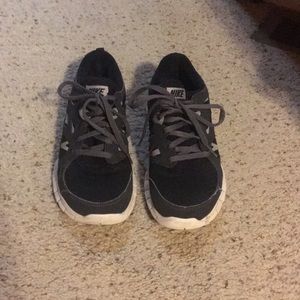 Black nike sneakers. Great shape.